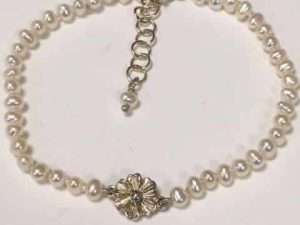 Pearl gerbera bracelet preview